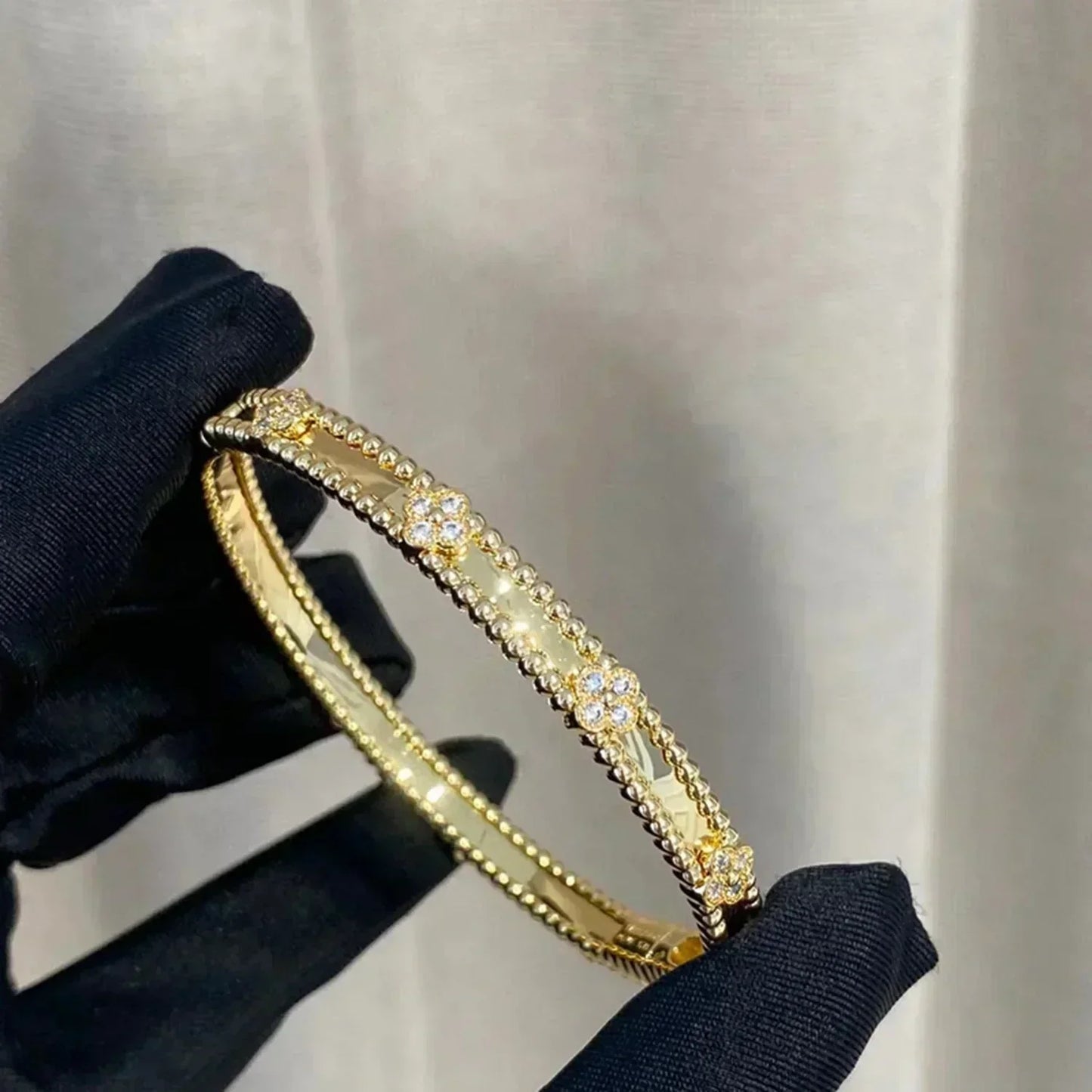 [BLUE TEARS]CLOVER BRACELET 4MM DIAMONDS