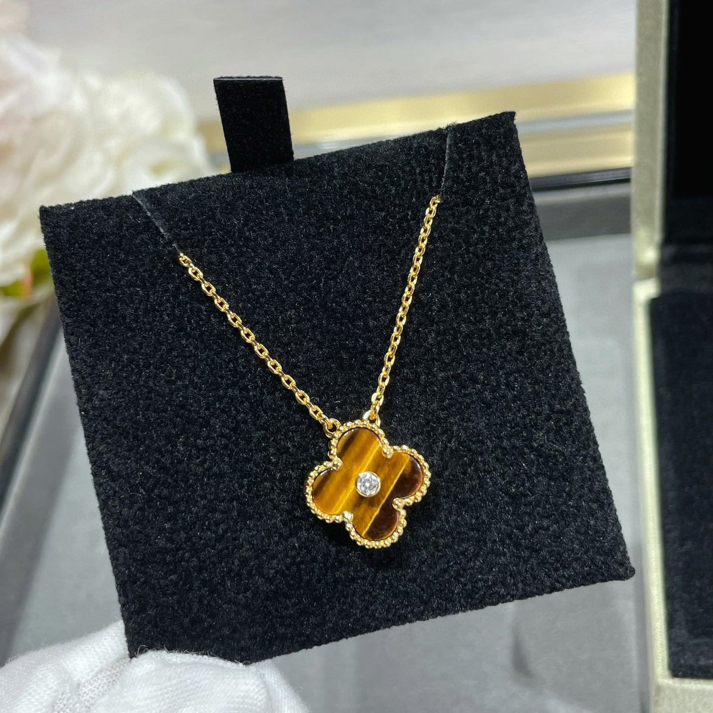 [BLUE TEARS]CLOVER 15MM DIAMOND AND YELLOW TIGER'S EYE AGATE necklace