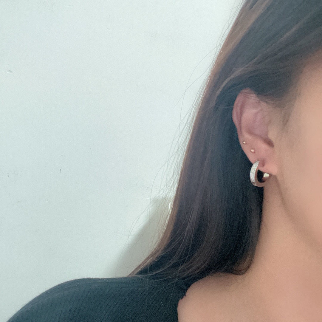 [Blue Tears Jewelry]LOVE 5.5MM DIAMOND PAVED EARRINGS