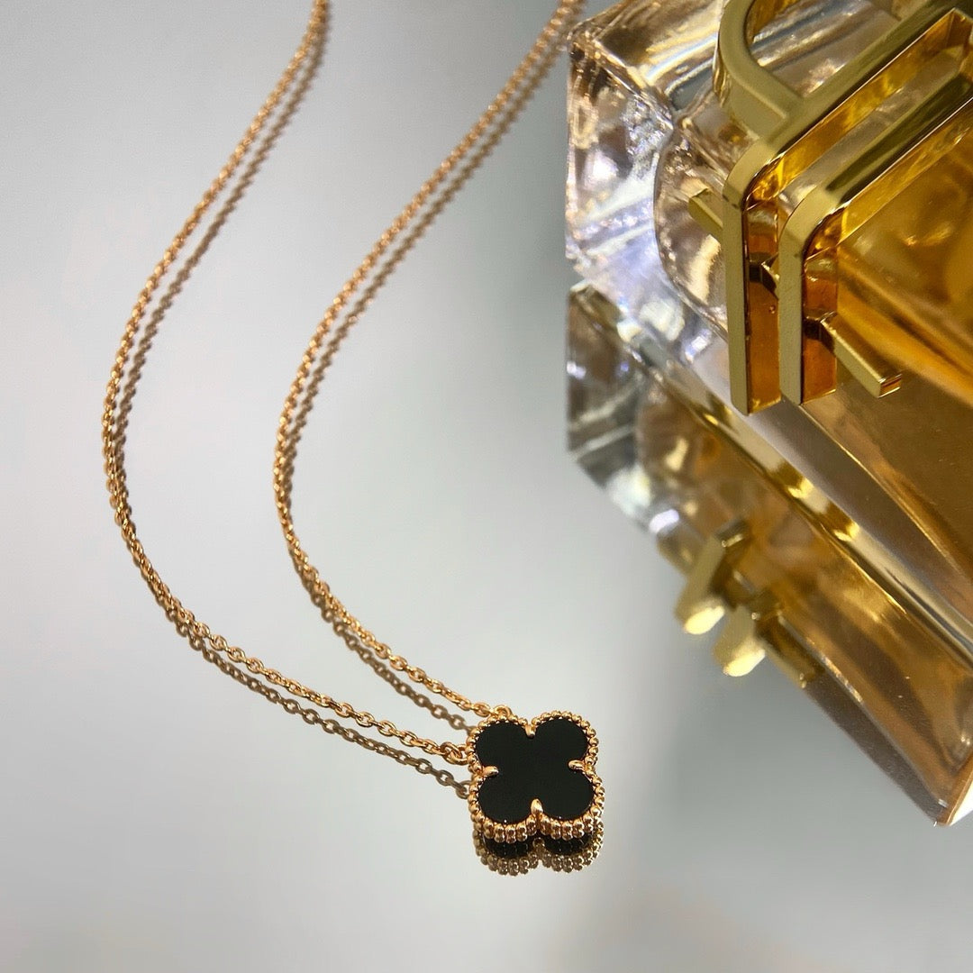 [BLUE TEARS]CLOVER 15MM BLACK ONYX SINGLE FLOWER NECKLACE