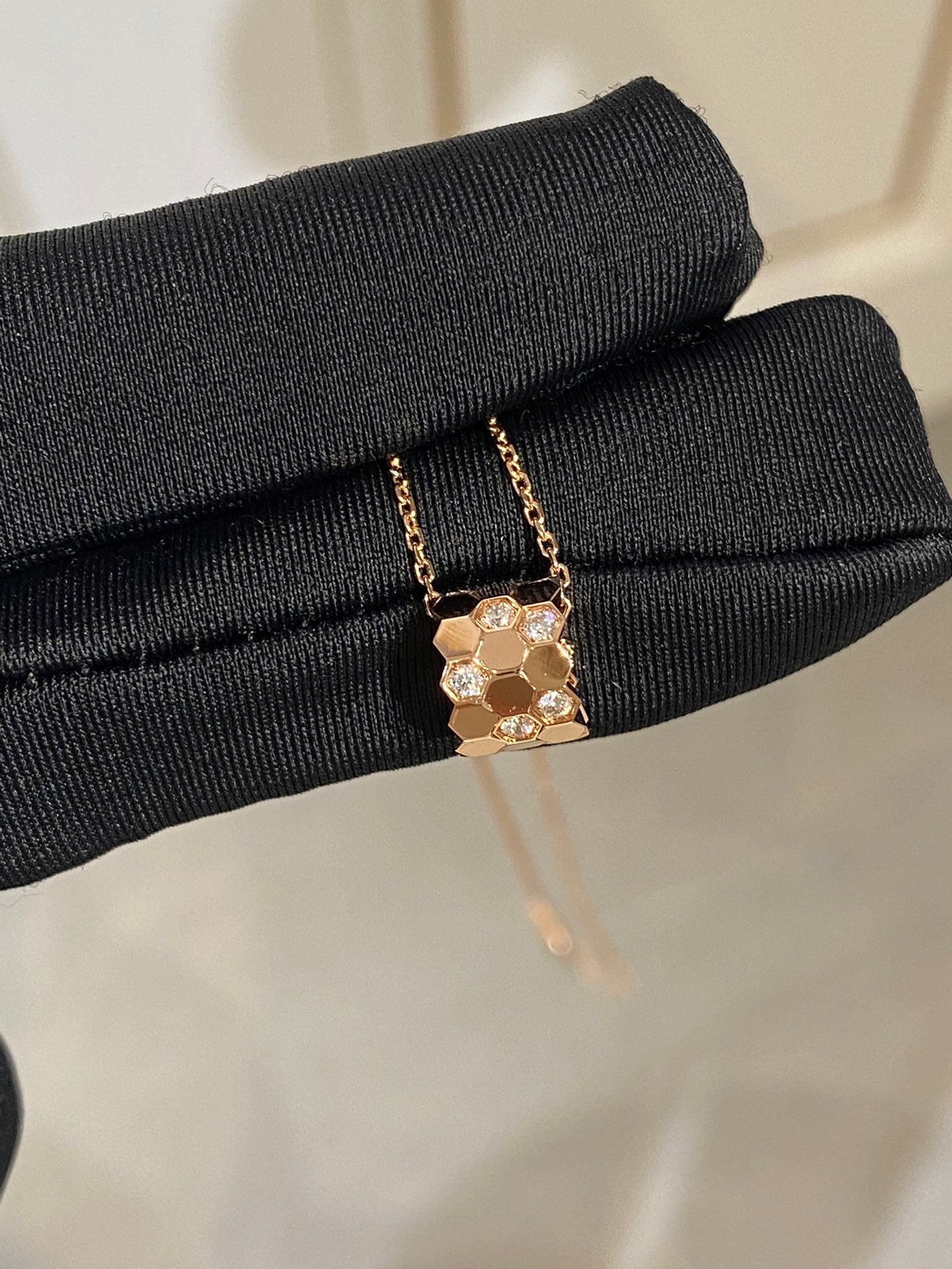 [BLUE TEARS]BEE LOVE DIAMOND NECKLACE