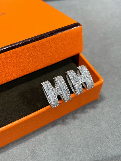 [BLUE TEARS]H STUD EARRINGS WITH SILVER DIAMONDS
