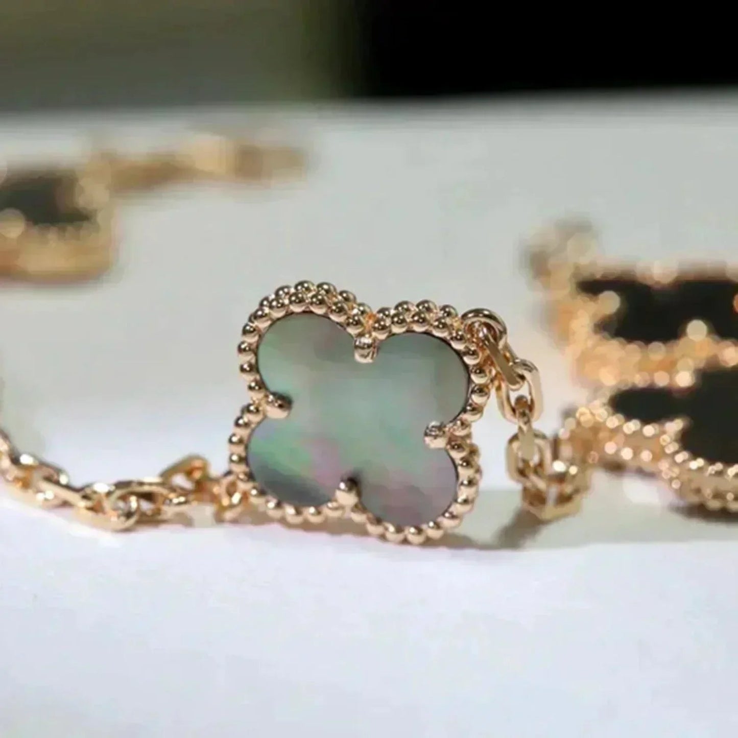 [BLUE TEARS] CLOVER 5 MOTIF GRAY MOP BRACELET COLLECTION