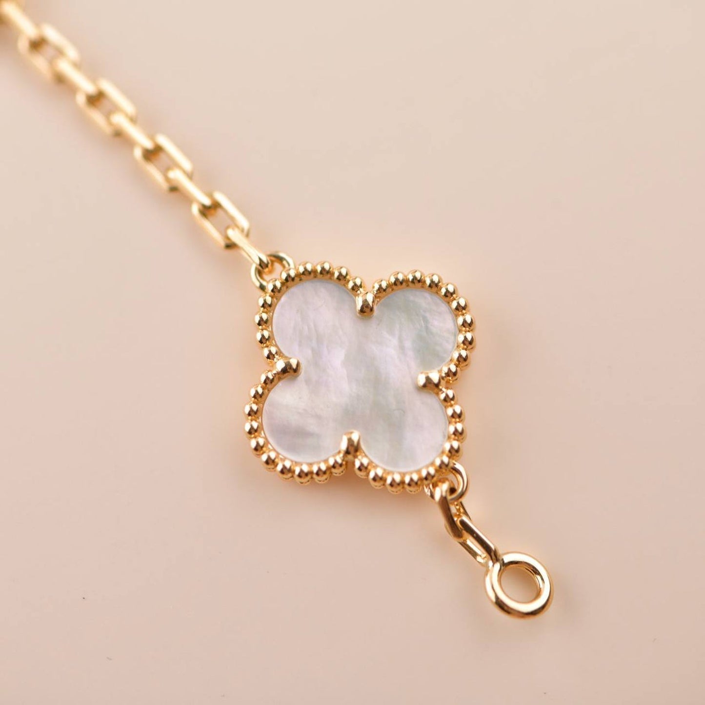 [BLUE TEARS]CLOVER  5 MOTIF WHITE MOP BRACELET