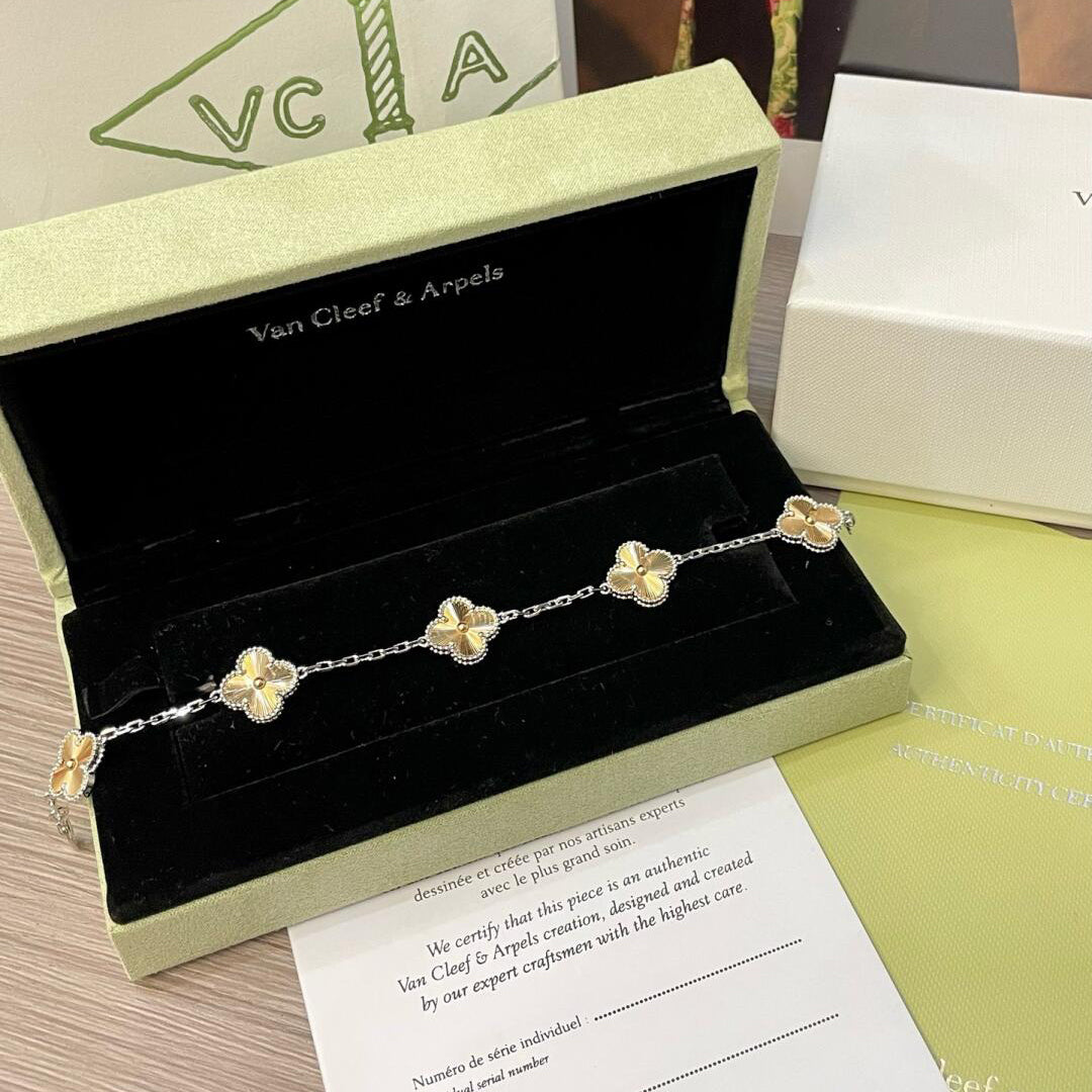 [BLUE TEARS]CLOVER  5 MOTIFS  CHRISTMAS LIMITED EDITION BRACELET