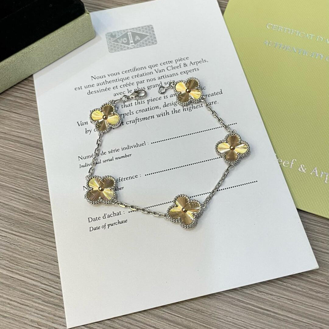 [BLUE TEARS]CLOVER  5 MOTIFS  CHRISTMAS LIMITED EDITION BRACELET