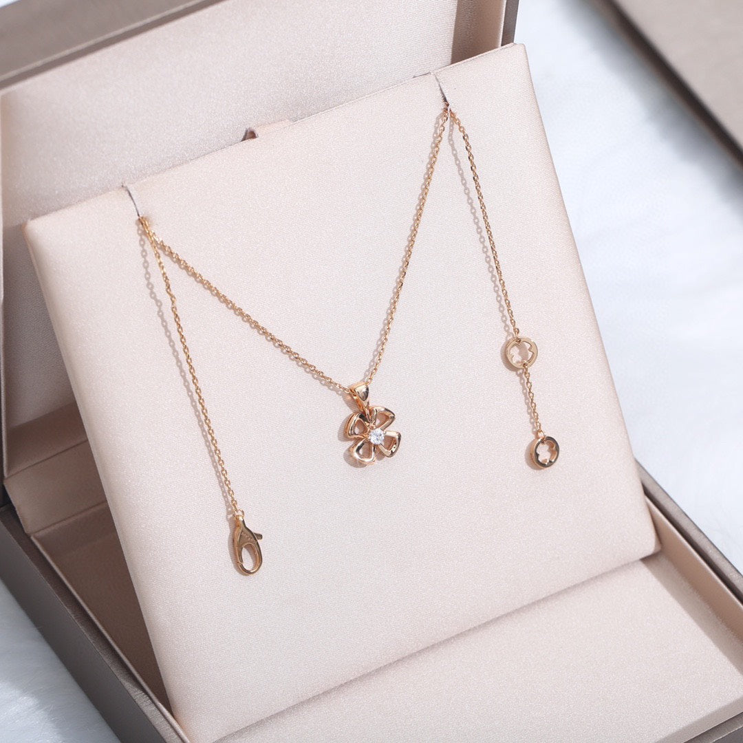 [BLUE TEARS]FIOREVER NECKLACE DIAMOND CENTER