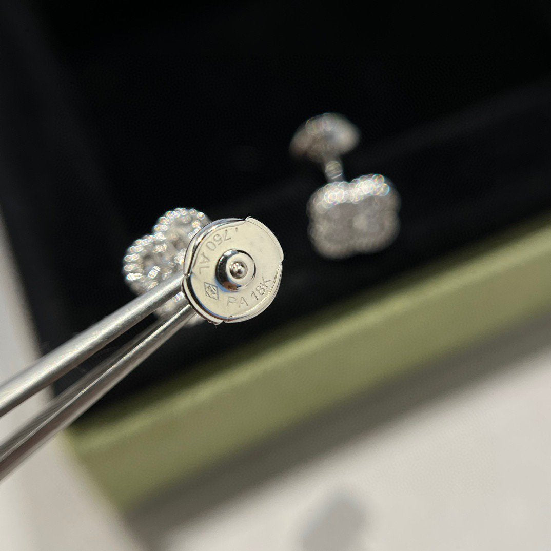 [BLUE TEARS]CLOVER MINI DIAMOND STUD EARRINGS