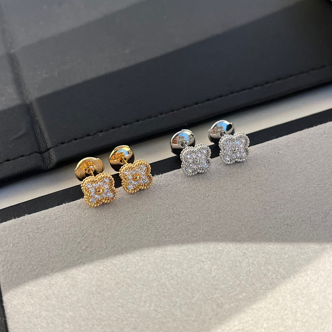 [BLUE TEARS]CLOVER MINI DIAMOND STUD EARRINGS