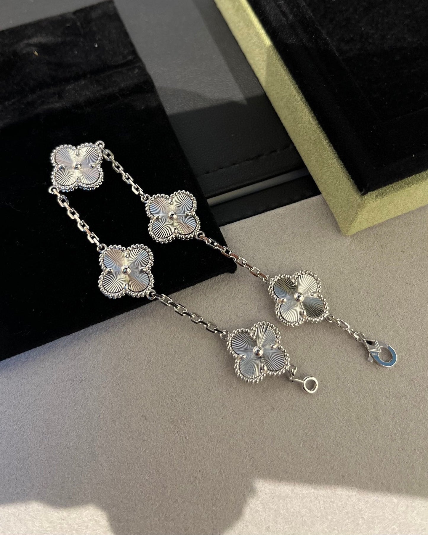 [BLUE TEARS] CLOVER 5 MOTIF LASER BRACELET COLLECTION